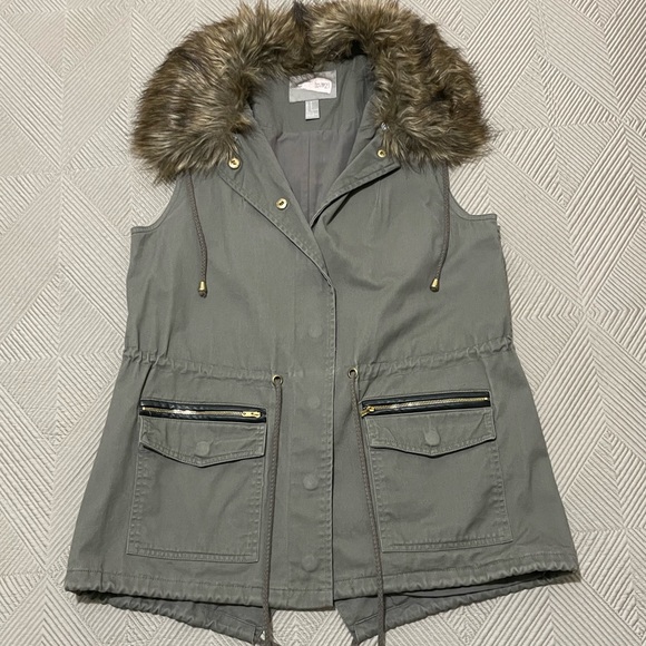 Forever 21 Military Vest w/ Removable Fur Trim - Picture 1 of 4